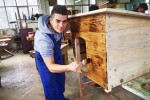 Stolari virovitičke Industrijsko-obrtničke škole izrađuju kućice za napuštene pse iz Skloništa za životinje Virovitica 4 kucice in skola 4