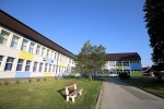 Energetski je obnovljena zgrada OŠ Suhopolje, te vanjski dio sportske dvorane u kojoj se trenutno uređuje derutna unutrašnjost, radovi će biti gotovi do 1. rujna 8 skola suhopolje 3