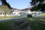 Energetski je obnovljena zgrada OŠ Suhopolje, te vanjski dio sportske dvorane u kojoj se trenutno uređuje derutna unutrašnjost, radovi će biti gotovi do 1. rujna 9 skola suhopolje 6