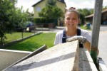 Ona ne „šeta u oblacima“, ona „šeta po krovovima“: Upoznajte Marinu Blažičević, jedinu krovopokrivačicu u Virovitičko-podravskoj županiji 5 marina krov 2