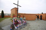 Povodom blagdana Svih svetih, kod Spomen obilježja u Virovitici, odana je počast poginulim hrvatskim braniteljima i civilnim žrtvama Domovinskog rata 11 IMG 2139