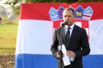 U Gornjem Miholjcu, u sklopu programa proslave 29. obljetnice osnutka 136. slatinske brigade, otkriveno je Spomen-obilježje poginulim hrvatskim braniteljima 22 gornji miholjac otkrivanje spomenika 23