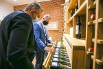 Znate li da se u Pitomači, na jednom mjestu, može pronaći vino koje pije Papa, najbolja hrvatska Graševina de Gotho i 67 najpoznatijih svjetskih vina, a educirano je i 12 master sommeliera 5 IMG 2839