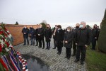 Povodom obilježavanja Dana sjećanja na žrtve Domovinskog rata i Dan sjećanja na žrtvu Vukovara i Škabrnje, na Gradskom groblju u Virovitici položeni su vijenci i zapaljene svijeće 11 IMG 3380