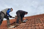 Heroj VPŽ: Matija Prtenjača uz pomoć brojnih ljudi dobra srca sanirao više od 150 krovova na području stradalom od potresa 13 134939148 445688463476307 219041880231285185 n
