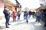 Tri generacije obitelji Kolačko, pod istim krovom žive isti san, a u njihovim Čačincima, obišli su ih i zastupnik u Euro parlamentu Karlo Ressler i virovitičko-podravski župan Igor Andrović 5 kolasko 7