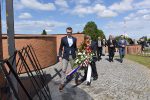 Fotogalerija: Polaganjem vijenaca i paljenjem svijeća na Gradskom groblju u Virovitici obilježen Dan državnosti Republike Hrvatske 2 PDC 3741
