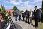 Fotogalerija: Polaganjem vijenaca i paljenjem svijeća na Gradskom groblju u Virovitici obilježen Dan državnosti Republike Hrvatske 6 PDC 3812
