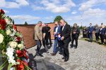 Fotogalerija: Polaganjem vijenaca i paljenjem svijeća na Gradskom groblju u Virovitici obilježen Dan državnosti Republike Hrvatske 9 PDC 3826