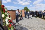 Fotogalerija: Polaganjem vijenaca i paljenjem svijeća na Gradskom groblju u Virovitici obilježen Dan državnosti Republike Hrvatske 11 PDC 3835