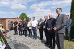 Fotogalerija: Polaganjem vijenaca i paljenjem svijeća na Gradskom groblju u Virovitici obilježen Dan državnosti Republike Hrvatske 14 PDC 3861