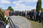 Fotogalerija: Polaganjem vijenaca i paljenjem svijeća na Gradskom groblju u Virovitici obilježen Dan državnosti Republike Hrvatske 16 PDC 3872