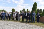 Fotogalerija: Polaganjem vijenaca i paljenjem svijeća na Gradskom groblju u Virovitici obilježen Dan državnosti Republike Hrvatske 19 PDC 3902