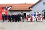 Vatrogasci u Dugom Selu Lukačkom, od Ministarstva poljoprivrede dobili kombi Opel Vivaro, te iz Tirola navalno vozilo Steyer 4x4, a mještanima ovog naselja obnovljen je mjesni dom 2 PDC 9389