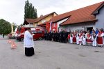 Vatrogasci u Dugom Selu Lukačkom, od Ministarstva poljoprivrede dobili kombi Opel Vivaro, te iz Tirola navalno vozilo Steyer 4x4, a mještanima ovog naselja obnovljen je mjesni dom 10 PDC 9444