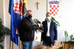 Fotogalerija: Virovitičko-podravski župan, Igor Andrović, uručio je ugovore udrugama s područja grada Orahovice koje su se javile na javni poziv VPŽ 1 udruge orah 1
