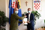 Fotogalerija: Virovitičko-podravski župan, Igor Andrović, uručio je ugovore udrugama s područja grada Orahovice koje su se javile na javni poziv VPŽ 11 udruge orah 13