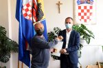 Fotogalerija: Virovitičko-podravski župan, Igor Andrović, uručio je ugovore udrugama s područja grada Orahovice koje su se javile na javni poziv VPŽ 12 udruge orah 14
