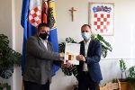 Fotogalerija: Virovitičko-podravski župan, Igor Andrović, uručio je ugovore udrugama s područja grada Orahovice koje su se javile na javni poziv VPŽ 2 udruge orah 2