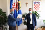 Fotogalerija: Virovitičko-podravski župan, Igor Andrović, uručio je ugovore udrugama s područja grada Orahovice koje su se javile na javni poziv VPŽ 3 udruge orah 3
