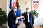 Fotogalerija: Virovitičko-podravski župan, Igor Andrović, uručio je ugovore udrugama s područja grada Orahovice koje su se javile na javni poziv VPŽ 4 udruge orah 4