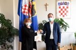 Fotogalerija: Virovitičko-podravski župan, Igor Andrović, uručio je ugovore udrugama s područja grada Orahovice koje su se javile na javni poziv VPŽ 6 udruge orah 6