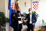 Fotogalerija: Virovitičko-podravski župan, Igor Andrović, uručio je ugovore udrugama s područja grada Orahovice koje su se javile na javni poziv VPŽ 8 udruge orah 9