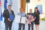Zlatnu plaketu – Grb Općine Špišić Bukovica ove godine dobili Sara Malčec i Zvonko Špoljarić 3 IMG 6651 900x595