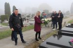 Blagdan Svih svetih: Cvjetni aranžmani i svijeće za poginule hrvatske branitelje 12 IMG 0477