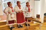 U virovitičkom Muzeju predstavljena knjiga „Hvatajte se u pleteno kolo“: Donosi više od 300 zapisa tradicijske glazbe 3 IMG 20211026 190324 1 Custom