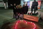 U sjećanje na Vukovar i Škabrnju: U Vukovarskoj ulici u Virovitici i kod spomenika dr. Franje Tuđmana zapaljeni su lampioni 24 20211117 172936