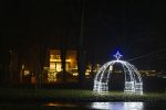 Paljenjem prve adventske svijeće u Suhopolju započela prava "božićna priča": Velečasni Ljubo Krmar poslao poruku mira, razumijevanja i zajedništva 2 MG 2408