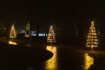 Paljenjem prve adventske svijeće u Suhopolju započela prava "božićna priča": Velečasni Ljubo Krmar poslao poruku mira, razumijevanja i zajedništva 5 MG 2417