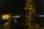 Paljenjem prve adventske svijeće u Suhopolju započela prava "božićna priča": Velečasni Ljubo Krmar poslao poruku mira, razumijevanja i zajedništva 8 MG 2455