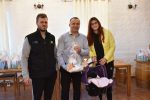 Gradonačelnik Saša Rister podijelio drugi dio poklon paketa za novorođene bebe u 2021. godini, naknade za novorođenu djecu u Orahovici su od 3.000 do 7.000 kuna 3 Grad bebe 1