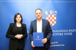 Župan Igor Andrović i ministrica regionalnog razvoja Nataša Tramišak potpisali dva ugovora u vrijednosti od gotovo 4,7 milijuna kuna 1 IMG 6738