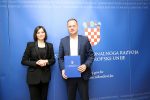 Župan Igor Andrović i ministrica regionalnog razvoja Nataša Tramišak potpisali dva ugovora u vrijednosti od gotovo 4,7 milijuna kuna 2 IMG 6741