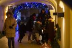 Advent u Palači: Na vijencu zasjala svijeća mira, posjetitelji u Virovitici uživali u druženju i glazbi 13 MG 3433