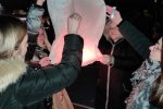 Leteći lampioni, veseli Djed božićnjak i Božićni sajam privukli mnoštvo Čačinčana na Advent u ”Rupi” 7 cacinci lampioni 7