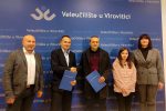 Potpisan sporazum o suradnji između Veleučilišta u Virovitici i požeške tvrtke Konto: Trogodišnja stipendija i osiguran posao studentici računarstva Ines Imširović 1 vsmti sporazum 1