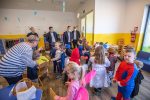 Uz pjesmu, krafne i pod maskama, klinci i klinceze iz Dječjeg vrtića Bambi u Sopju, zahvalili su županu Igoru Androviću na novom TV prijemniku 7 IMG 1055