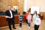 Fotogalerija: Učenici trećih razreda iz matične OŠ Vladimir Nazor Virovitica i područne škole iz Svetog Đurađa, posjetili Virovitičko-podravsku županiju 45 IMG 2651
