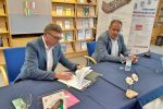 U Gradskoj knjižnici i čitaonici Virovitica potpisan ugovor o nabavi bibliokombija koji će u budućnosti obilaziti 40-ak mjesta u našoj županiji 1 biblio