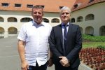 Mali čuvari voda: Tri virovitičke osnovne škole dobile prijenosni laboratorij za terenska istraživanja 8 vode 8
