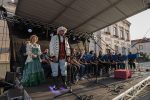 Počelo je Rokovo 2022: Grof i grofica Pejačević u pratnji Gradske glazbe i mažoretkinja prodefilirali središtem grada i započeli proslavu 788. rođendana Virovitice 26 otvorenje rokova 26
