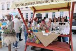 Fotogalerija: Na jubilarnoj 10. „Jeseni u gradu“ posjetitelji se zasladili 60-metarskim kolačem od jabuka 8 312460027 10160026745019707 8983318917582492020 n