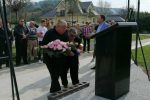 U Cabuni svečano otkriveno Spomen obilježje Damiru Babuku, poginulom policajcu i dragovoljcu Domovinskog rata 10 IMG 20221008 141629 Custom