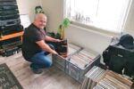 Kada nije iza kamere, novinar Leo Škrinjarić slobodno vrijeme posvećuje glazbi: On je i kolekcionar, DJ, ali i majstor, te ovogodišnji dobitnik Povelje zahvalnosti VPŽ 1 IMG 20221028 115508