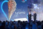 Dani hrvatskog turizma: Slavonija je najuspješnija destinacija ruralnog turizma, nagradu primio župan Igor Andrović, pohvalnice za Ivanu Kralj i Mirjanu Boloban, te Marina Đerija i Valentinu Klobučar 6 IMG 3915
