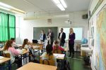 Virovitičko-podravski župan Igor Andrović, uručio ravnatelju OŠ Petra Preradovića Pitomača Igoru Maresiću četiri zidna zemljovida koja u nastavnom gradivu obrađuju Domovinski rat 1 PDC 8238